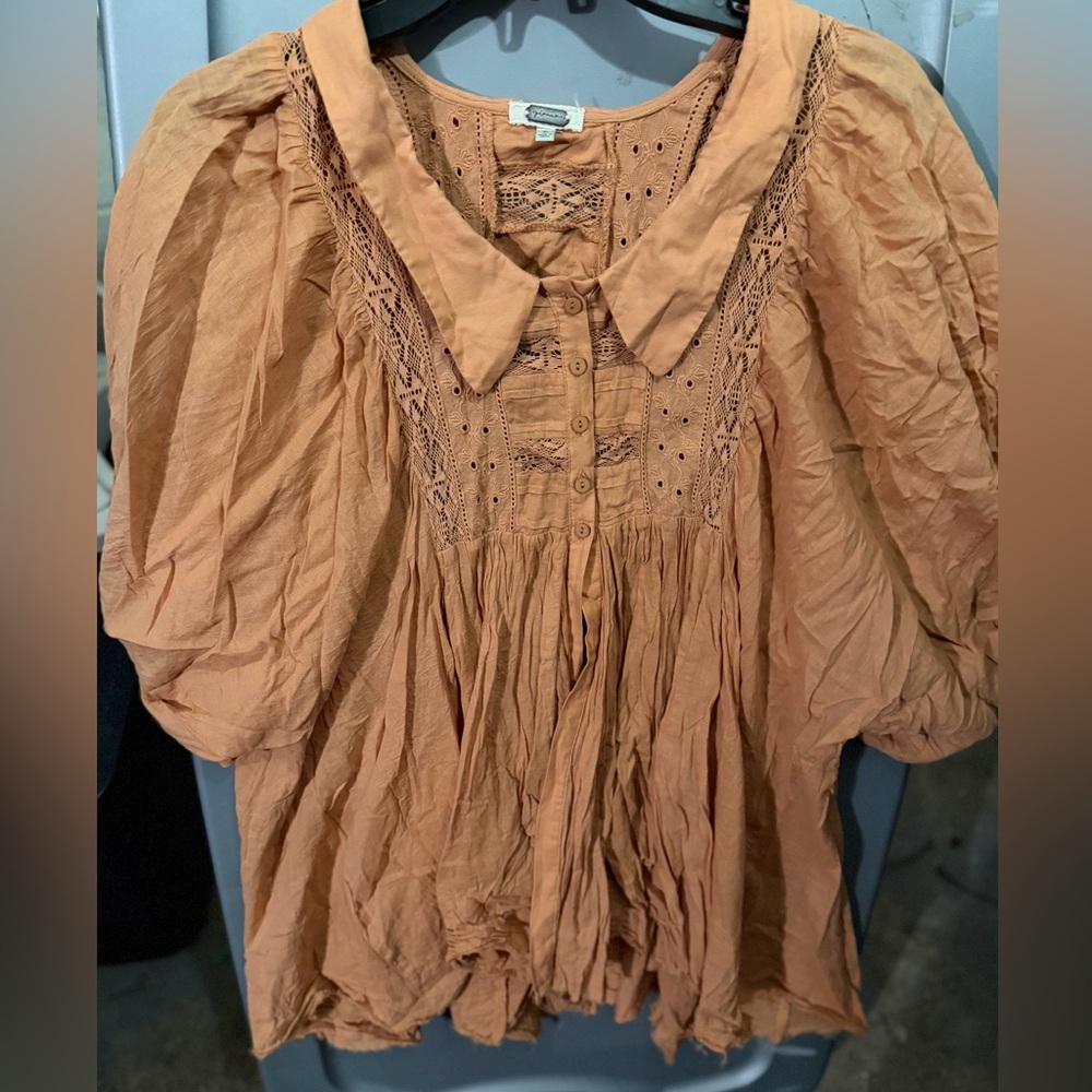 gimmicks by BKE Peach Puff Cotton Peasant Blouse